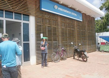 Peritos voltam ao trabalho, mas apenas uma pessoa estava atendendo na agência no Centro de Rio Branco