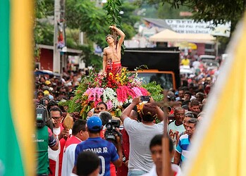 Procissão encerra Festa de São Sebastião com milhares de fiéis em devoção
