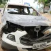 Assaltantes invadem casa de estrangeiro e põe fogo em carro