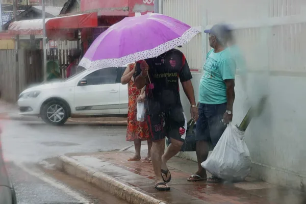Friale alerta para chegada de frente fria que vai causar muita chuva até segunda