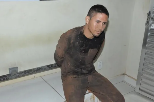 Após assalto, criminosos sofrem acidente, um é preso e outro foge