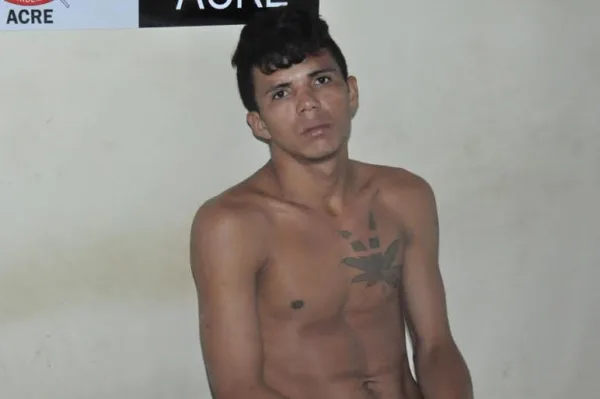 Acusado de roubar bolsa se joga no Rio Acre para tentar escapar da polícia