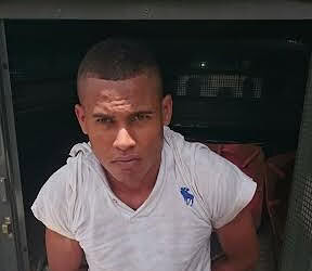 Bope prende foragido da Justiça armado de pistola e revólver em via pública