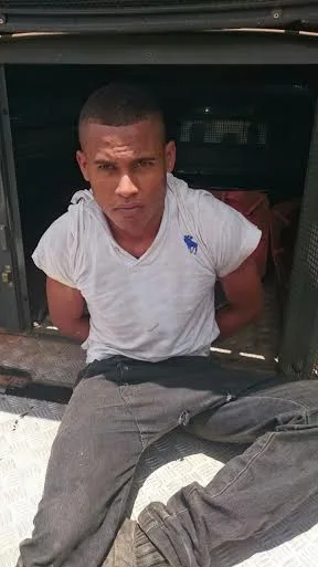 Bope prende foragido da Justiça armado de pistola e revólver em via pública