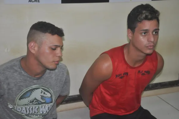 Dupla é presa após assaltar sorveteria
