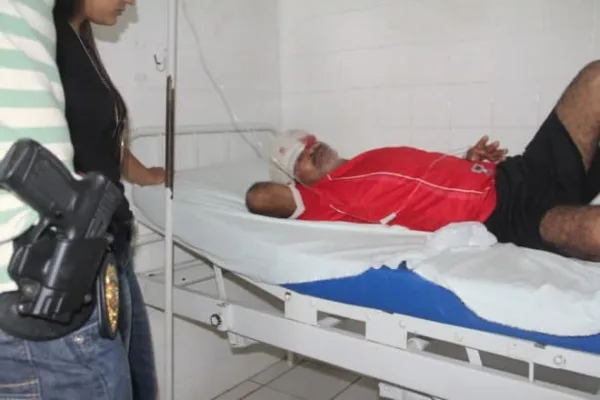 Em busca de matar rapaz, bandidos atiram no pai do alvo