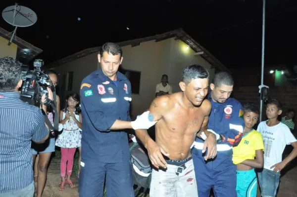 Cansado de ver a mãe apanhar, enteado esfaqueia padrasto no bairro Ilson Ribeiro