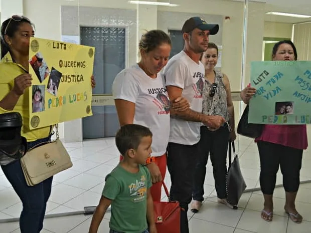 Pais de bebê morto em UPA se reúnem com equipe médica; caso está sendo investigado