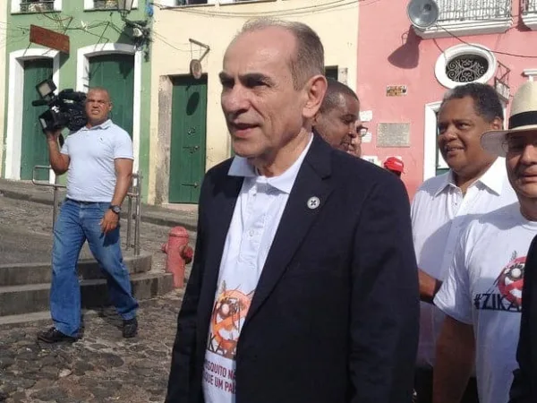 Ministro descarta elo entre larvicida e microcefalia e pede ação contra Aedes