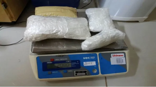Mulher de 38 anos é presa na BR 317 acusada de transportar cocaína