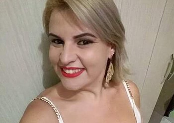 Mulher é alvejada com dois tiros ao se negar a entregar celular em assalto