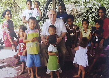 Padre lança livro sobre vida missionária na Amazônia