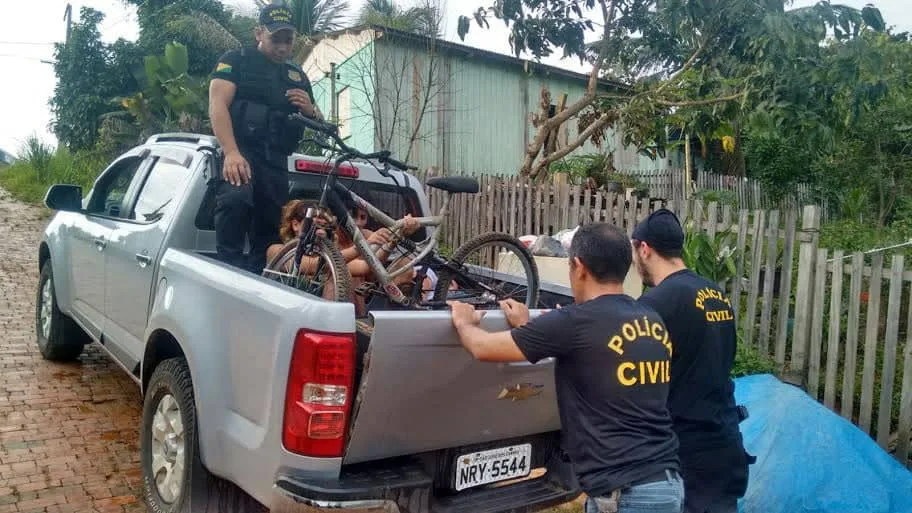 A ação prendeu três pessoas e apreendeu um adolescente