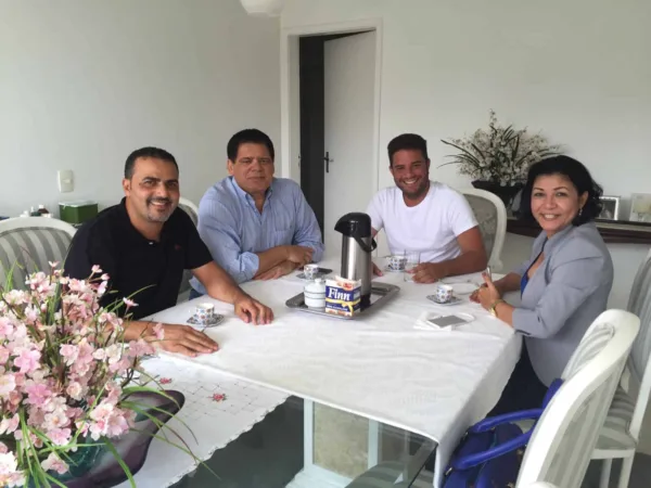 Eliane Sinhasique grava programa e se reúne com políticos em Brasília