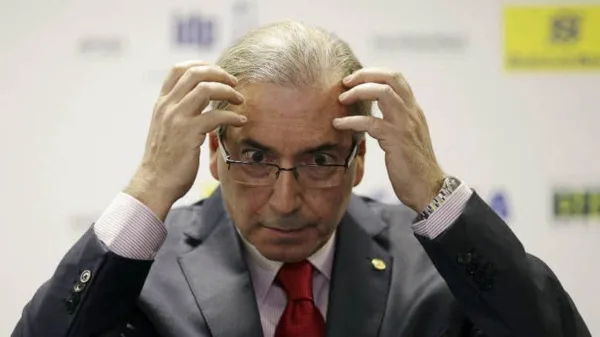Câmara entra no STF contra decisão que barrou rito de impeachment