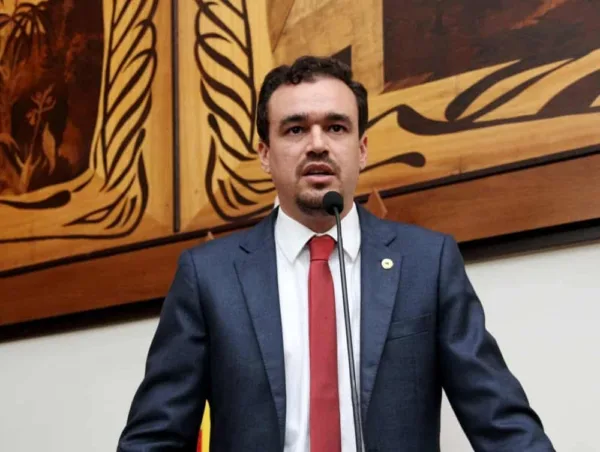 Deputados comentam decisão da Procuradoria Geral da República que inocenta governador