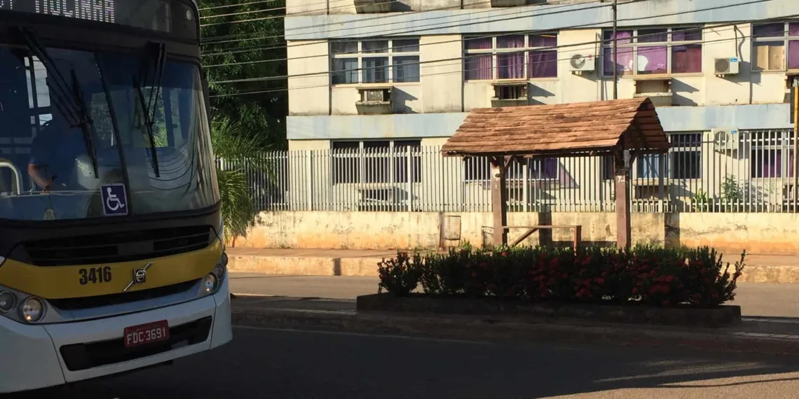 Estudante acredita que Wi-Fi em parada de ônibus pode atrair criminosos