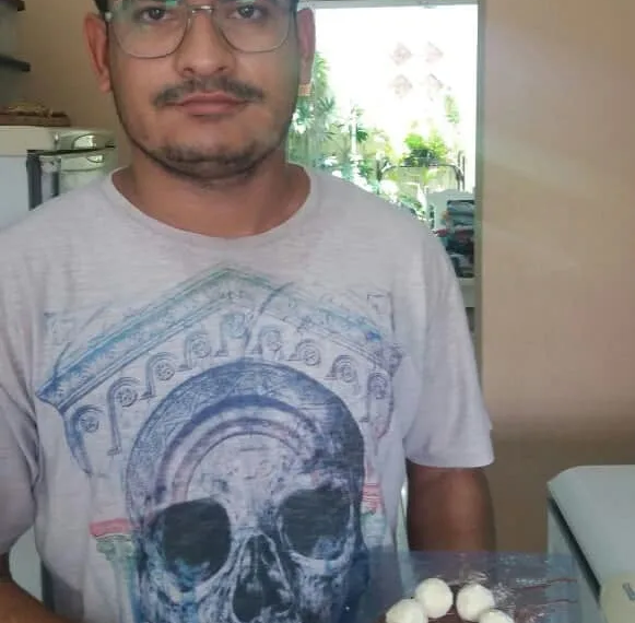 Ovos de chocolate garantem a Ítalo uma renda extra