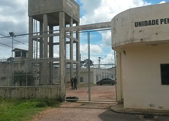 Detentos do presídio de Quinari queimam colchões e tentam destruir celas durante rebelião 1 Detentos do presídio de Quinari queimam colchões e tentam destruir celas durante rebelião