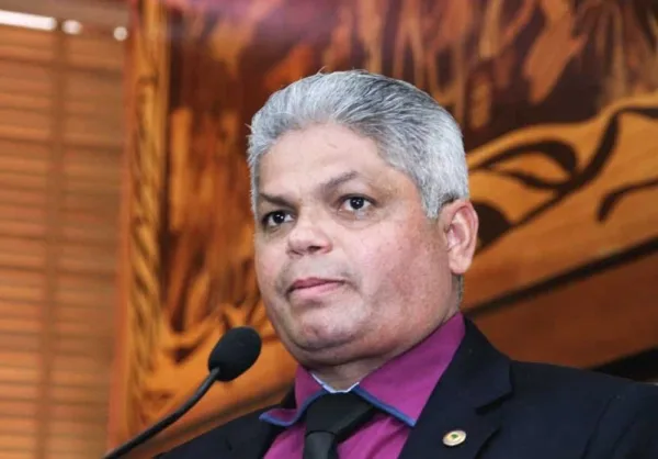 “Não posso deixar mais de 8 mil funcionários da Saúde para proteção de 6 ou 7 pessoas”, diz deputado
