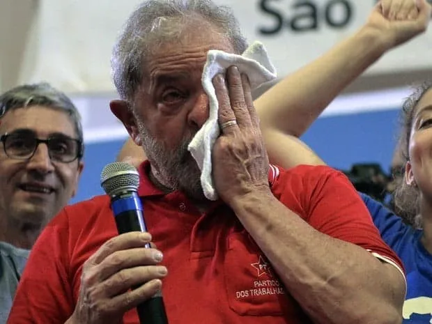 Se quiserem me derrotar, vão ter de me enfrentar nas ruas, diz Lula