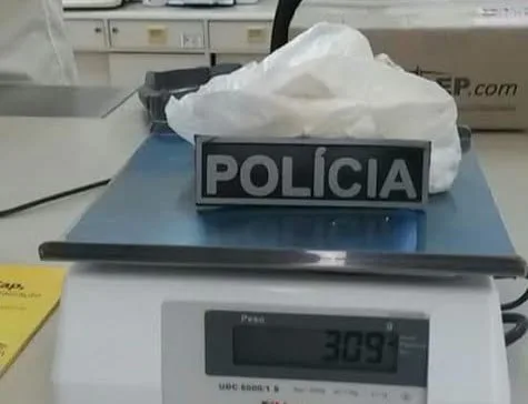 Dupla é presa suspeita de tráfico de drogas, em Xapuri