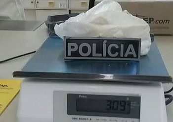Dupla é presa suspeita de tráfico de drogas, em Xapuri