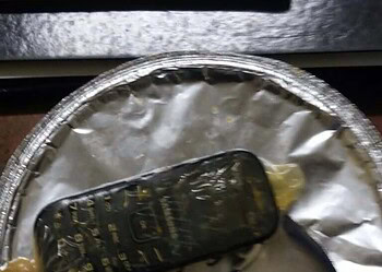 Caso inusitado: Detento recebe marmita com aparelho celular dentro e denuncia o caso