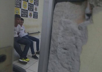 Dois estudantes se dão mal ao tentar assaltar mulher e namorado mestre em jiu-jitsu