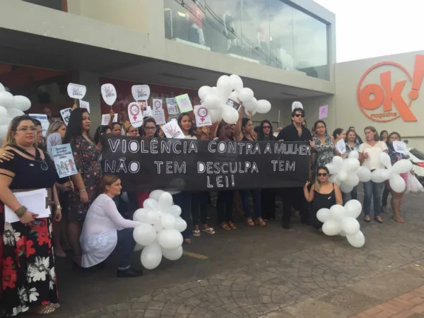 Vendedora morta pelo ex-companheiro é homenageada em ato pelo fim da violência contra a mulher