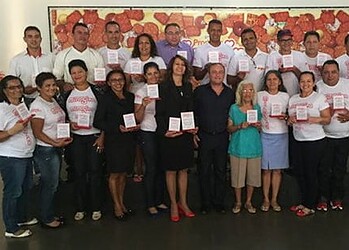 Funcionários receberam um café da manhã nesta quarta. (Foto: Divulgação)