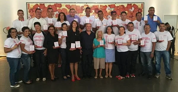 Funcionários receberam um café da manhã nesta quarta. (Foto: Divulgação)