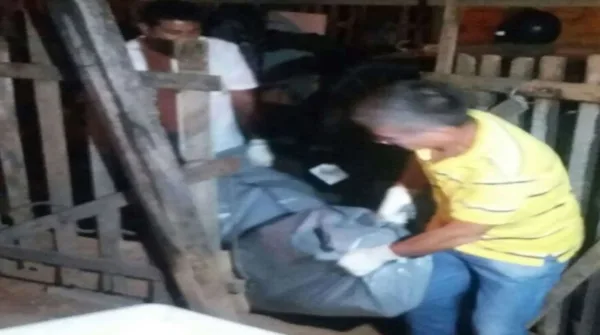 Homem é alvejado a tiros no quintal de casa, tenta fugir e morre em cima da cama da mãe