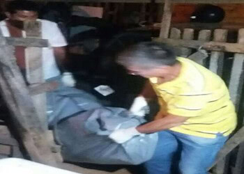 Homem é alvejado a tiros no quintal de casa, tenta fugir e morre em cima da cama da mãe