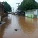 Morador do bairro Santa Inês reclama de alagamentos em dias de chuva