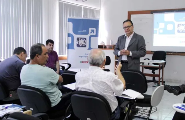Fieac realiza oficina de negociação voltada para líderes de sindicatos