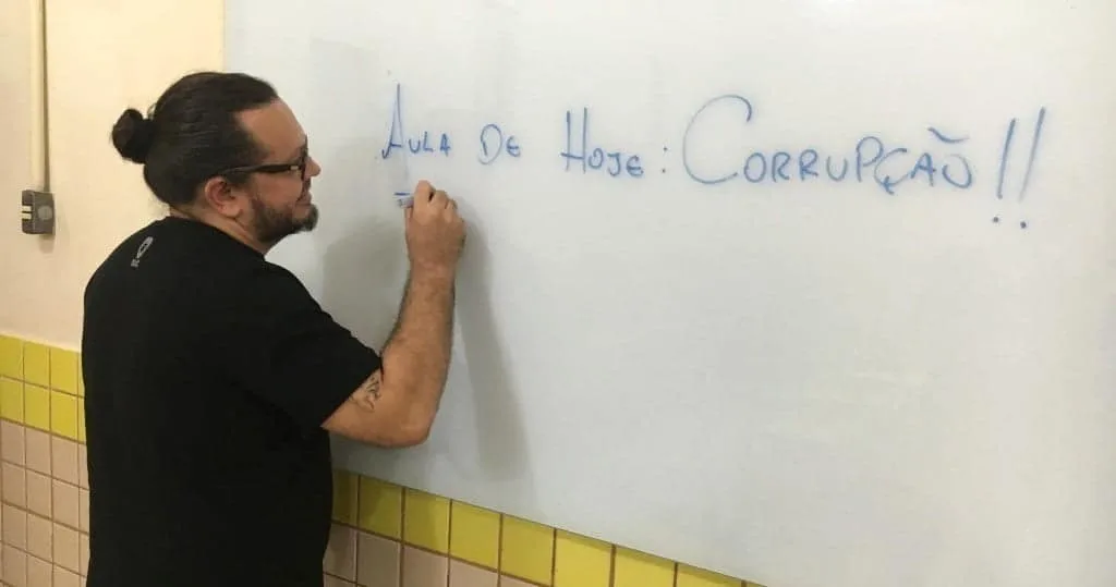 ESPECIAL: Escola contra a corrupção