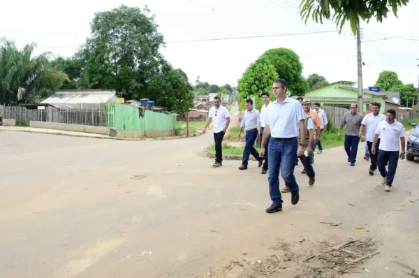 Marcus Alexandre avalia melhoria em ruas e rede de esgoto nos bairros Chico Mendes e Vitória