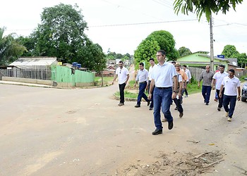 Marcus Alexandre avalia melhoria em ruas e rede de esgoto nos bairros Chico Mendes e Vitória