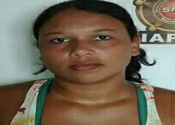 Mulher é flagrada tentando entrar em presídio com droga, celular, carregador e fone na vagina