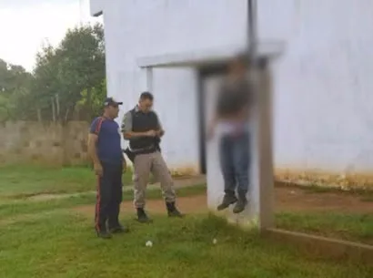Não foi suicídio: Jovem encontrado pendurado a um cinto em padrão de energia elétrica foi assassinado