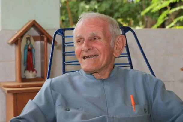 Padre Paolino segue usando marca-passo, mas já respira sem ajuda de aparelho