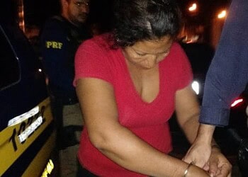 Peruana é presa com quase 14 kg de cocaína escondidos em casacos e bolsas artesanais
