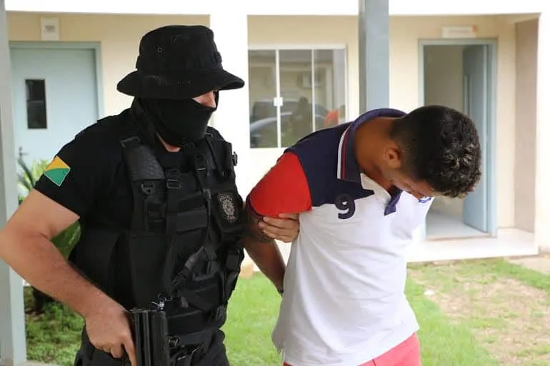 Polícia Civil realiza operação e prende nove envolvidos em assaltos