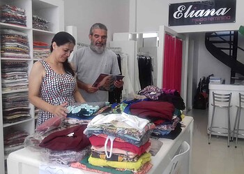 Casal de empresários confirma queda nas vendas. (Foto: Bruna Lopes/ A GAZETA)