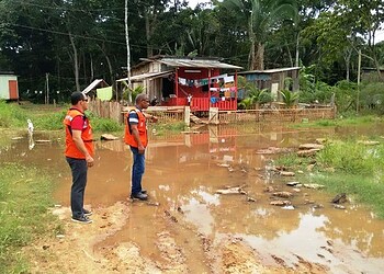 Chuvas causam enxurrada do igarapé São Francisco e atinge bairros na cidade