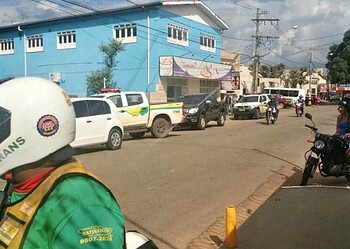 Mulher é baleada durante assalto a escola de inglês em Rio Branco