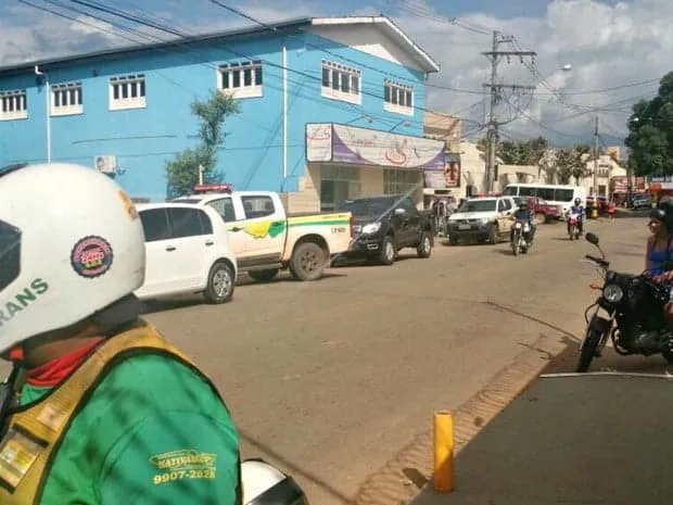 Mulher é baleada durante assalto a escola de inglês em Rio Branco