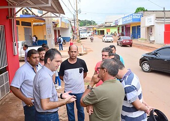 Marcus Alexandre inspeciona obra da Rua Campo Grande no bairro João Eduardo
