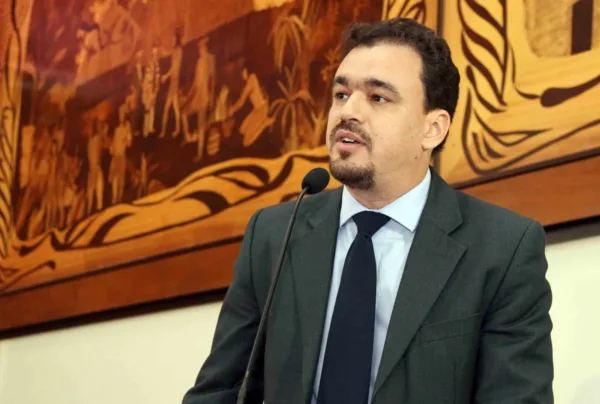Líder do governo destaca incoerência nas ações do juiz federal que conduz a Operação Lava Jato